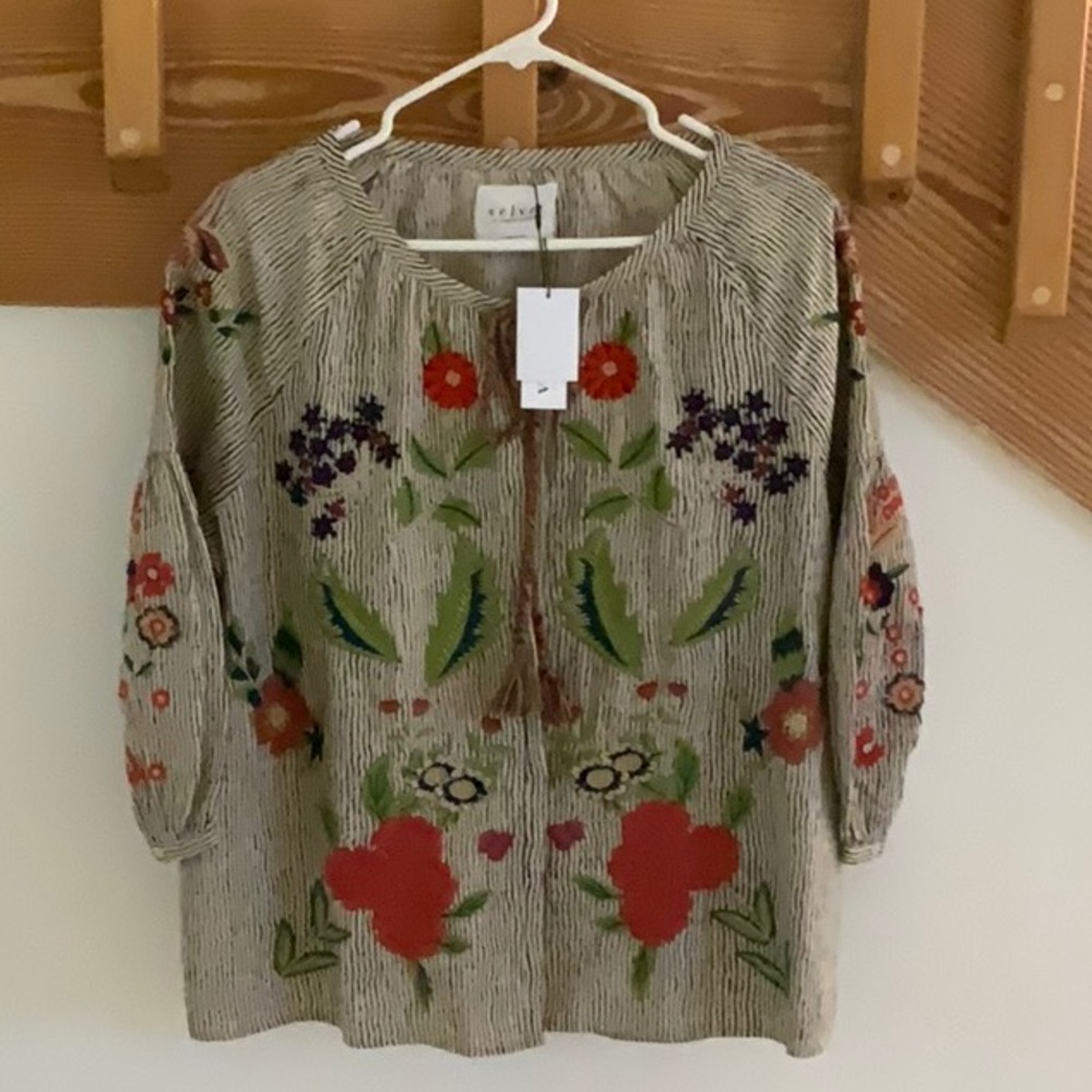 Embroidered 3/4 sleeve shirt